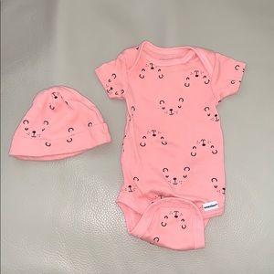 🍼 3/$10 Baby Girl Onesie w/ Matching Hat